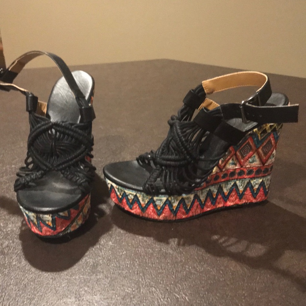 Mojo Moby Wedges
